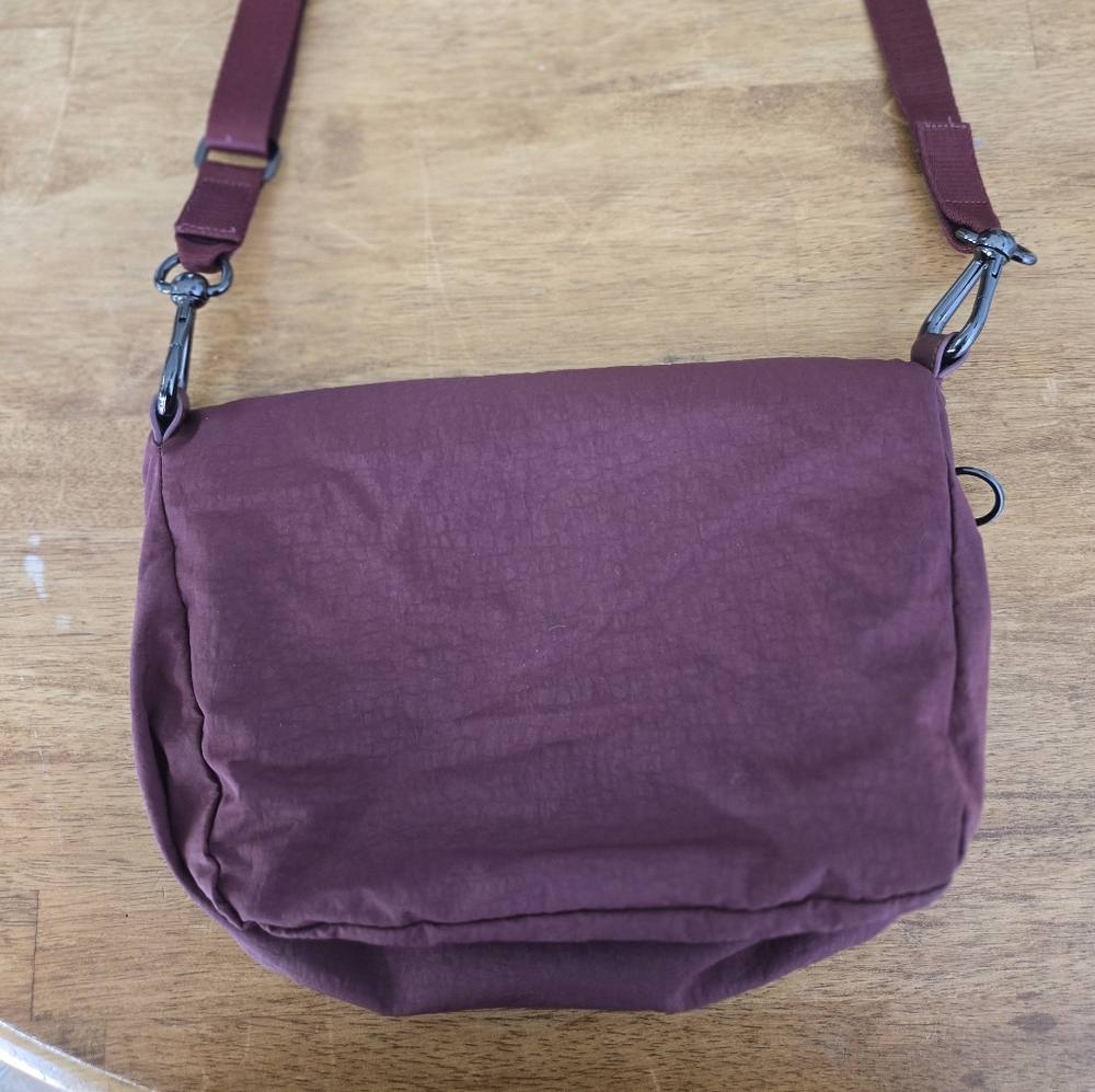 Lululemon burgundy/wine Festival cross body - Picture 4 of 6